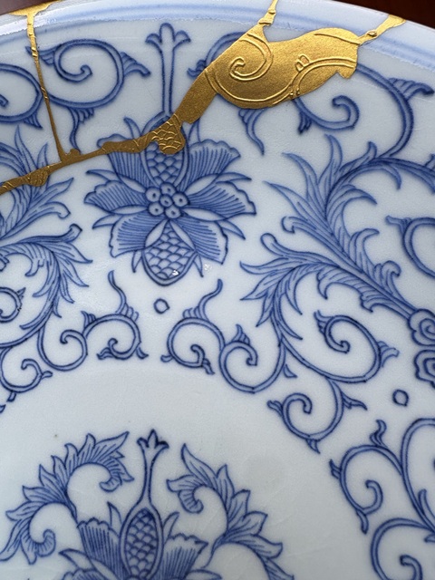 古玩陶瓷外祭藍釉內青花花卉紋盤真品鑒賞圖