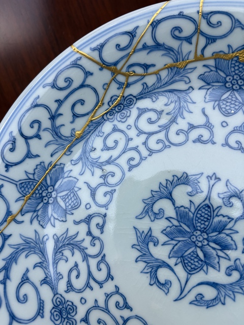 古玩陶瓷外祭藍釉內青花花卉紋盤真品鑒賞圖