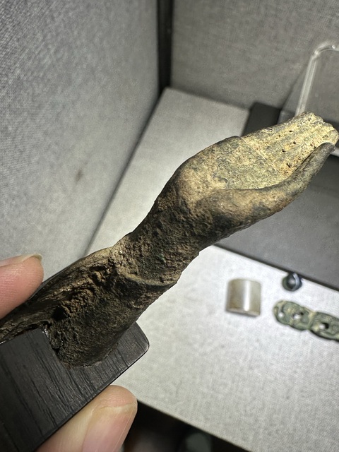 古玩銅器手臂真品鑒賞圖