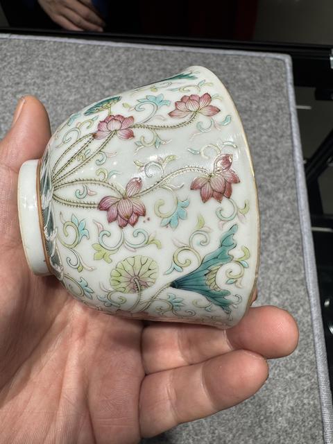 古玩陶瓷粉彩荷蓮紋撇口碗真品鑒賞圖