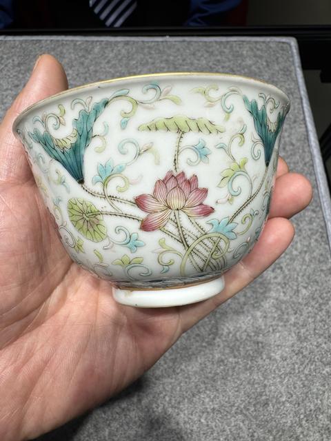 古玩陶瓷粉彩荷蓮紋撇口碗真品鑒賞圖