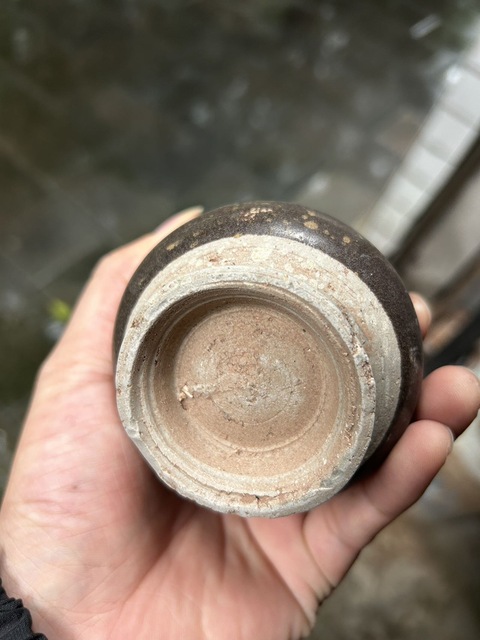 古玩陶瓷褐釉花口瓶真品鑒賞圖