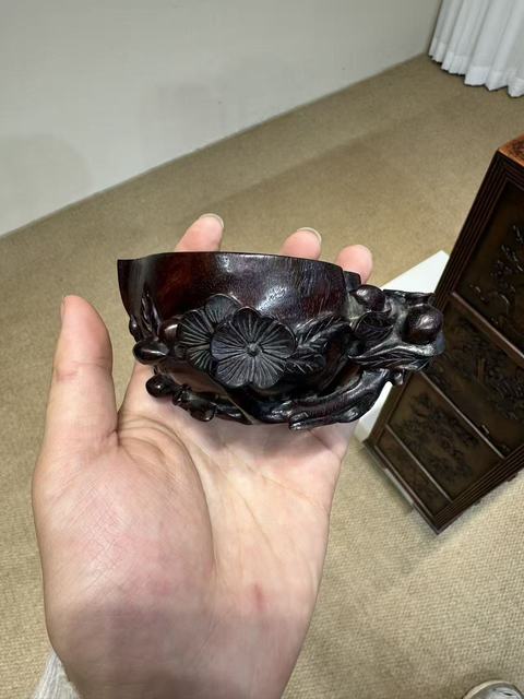 古玩雜項小葉紫檀雕刻梅花桃型杯真品鑒賞圖