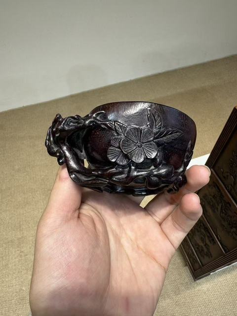 古玩雜項小葉紫檀雕刻梅花桃型杯真品鑒賞圖