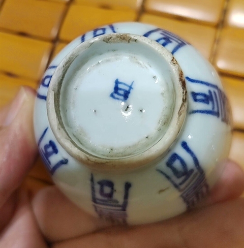 古玩陶瓷壽字紋青花杯真品鑒賞圖