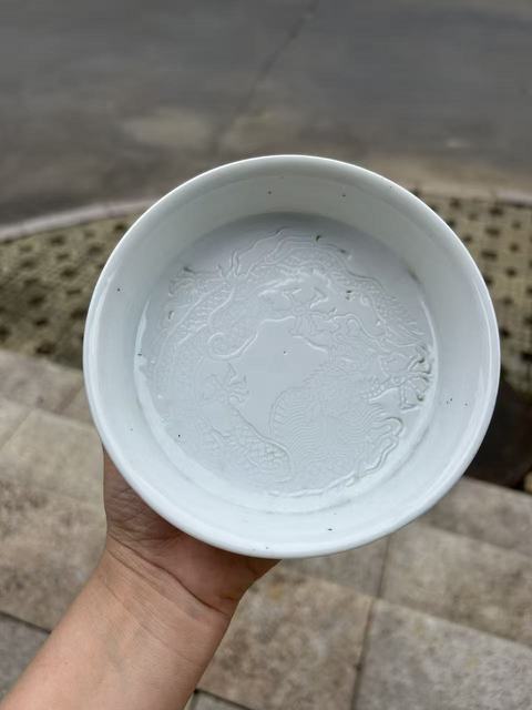古玩陶瓷白釉印花龍紋洗真品鑒賞圖