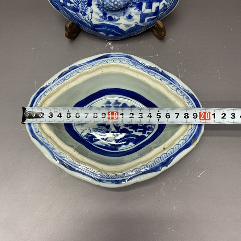 古玩陶瓷樓臺亭閣山水紋青花蓋盤真品鑒賞圖