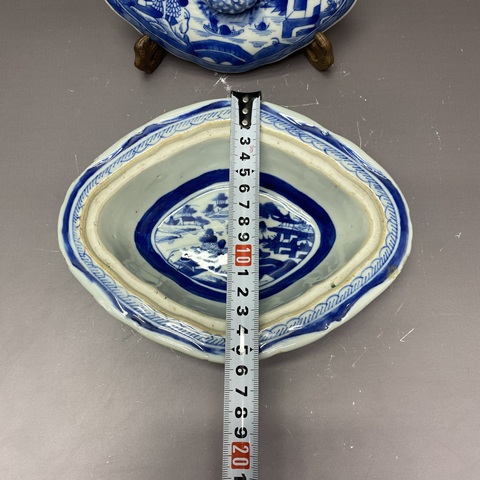 古玩陶瓷樓臺亭閣山水紋青花蓋盤真品鑒賞圖