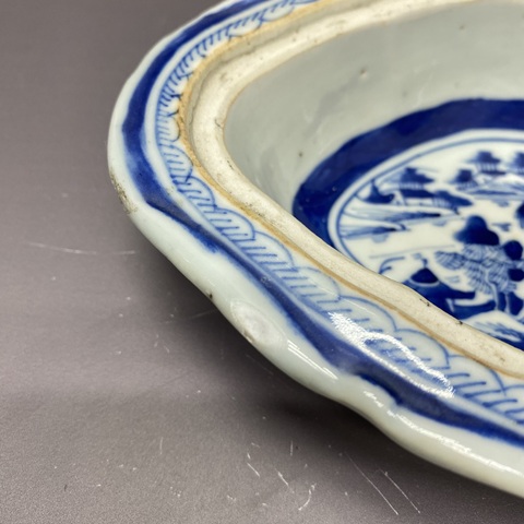 古玩陶瓷樓臺亭閣山水紋青花蓋盤真品鑒賞圖
