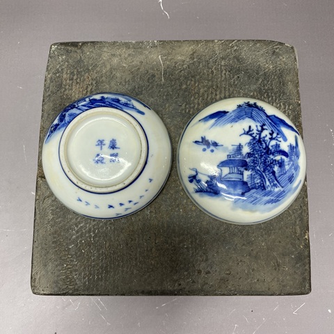 古玩陶瓷山水紋青花印泥盒真品鑒賞圖