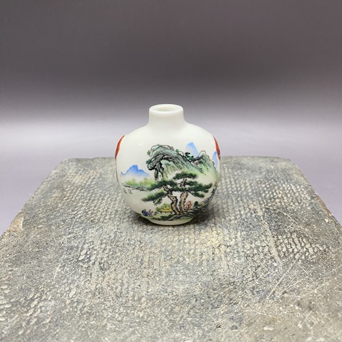 古玩陶瓷山水紋鼻煙壺真品鑒賞圖