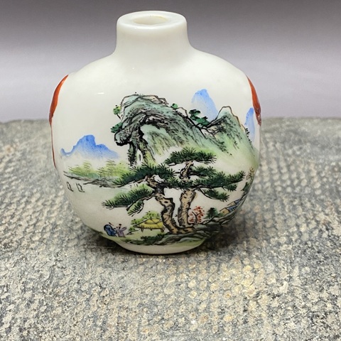 古玩陶瓷山水紋鼻煙壺真品鑒賞圖