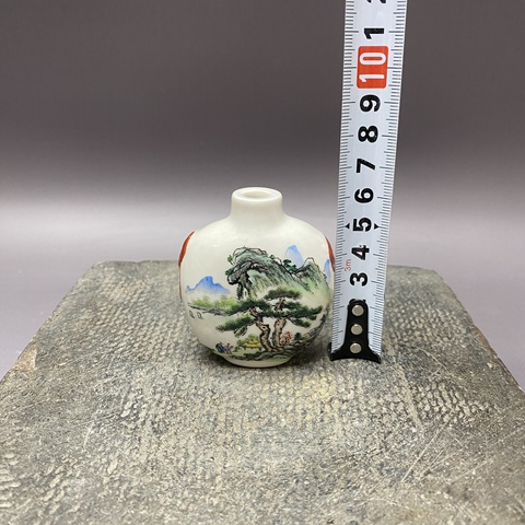 古玩陶瓷山水紋鼻煙壺真品鑒賞圖