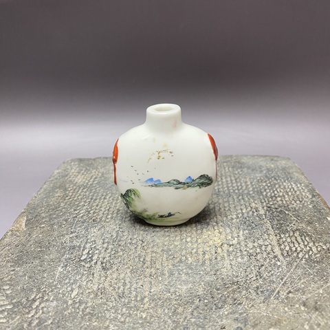 古玩陶瓷山水紋鼻煙壺真品鑒賞圖