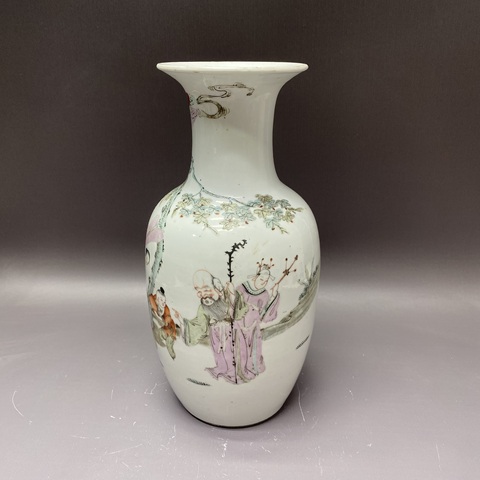 古玩陶瓷人物紋粉彩撇口瓶真品鑒賞圖