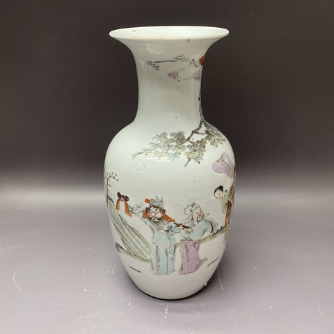 古玩陶瓷人物紋粉彩撇口瓶真品鑒賞圖