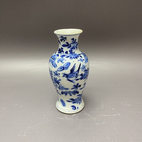古玩陶瓷清晚期·花鳥蝶紋·青花觀音瓶拍賣，當前價格1960元