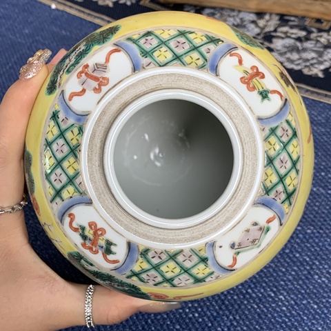 古玩陶瓷清末民初.黃地粉彩人物故事蓋罐拍賣，當(dāng)前價(jià)格998元