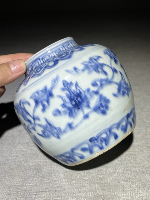 古玩陶瓷青花花卉紋罐真品鑒賞圖