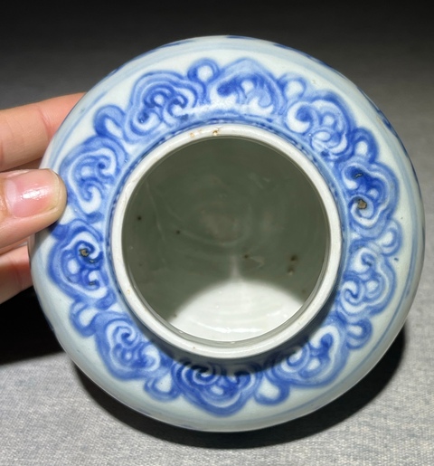 古玩陶瓷青花花卉紋罐真品鑒賞圖