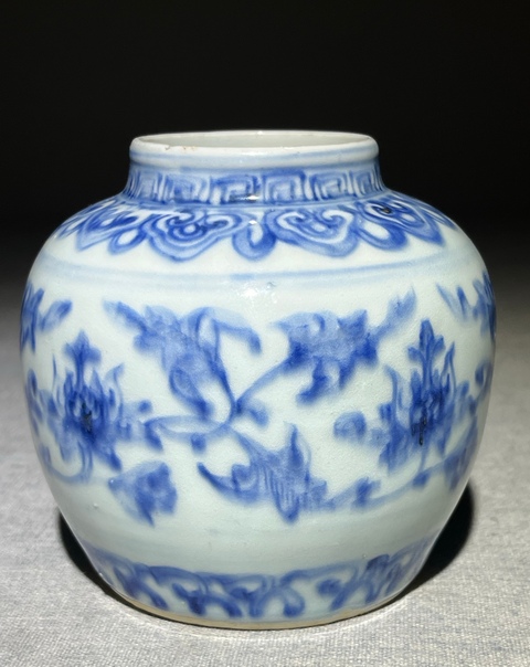 古玩陶瓷青花花卉紋罐真品鑒賞圖