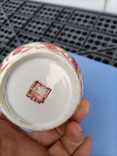 古玩陶瓷粉彩花卉紋粉盒真品鑒賞圖