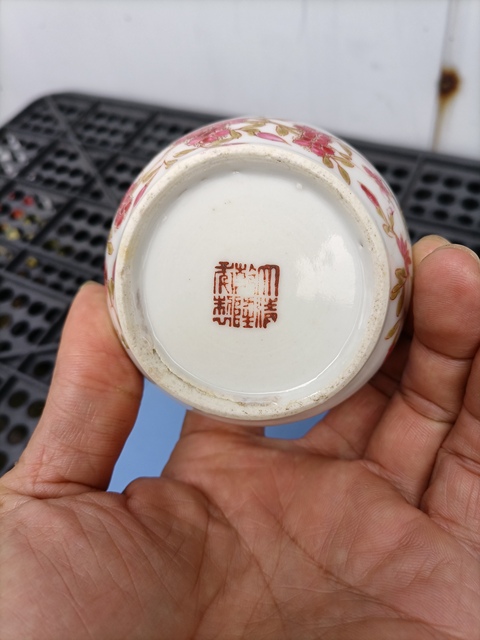 古玩陶瓷粉彩花卉紋粉盒真品鑒賞圖