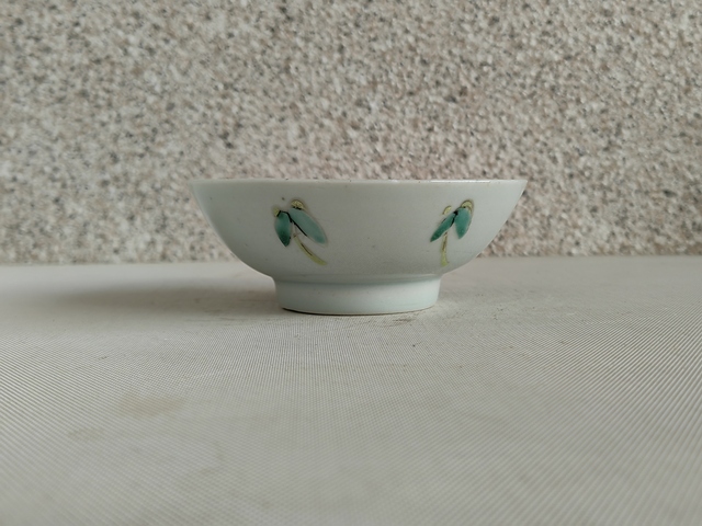 古玩陶瓷粉彩蝶戀花紋碗拍賣，當前價格350元