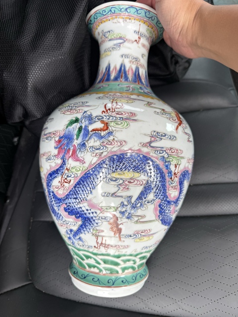 古玩陶瓷創匯粉彩龍紋撇口瓶拍賣，當前價格3888元
