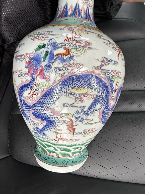 古玩陶瓷創匯粉彩龍紋撇口瓶拍賣，當前價格3888元