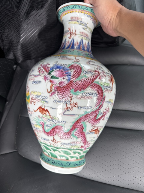 古玩陶瓷創匯粉彩龍紋撇口瓶拍賣，當前價格3888元