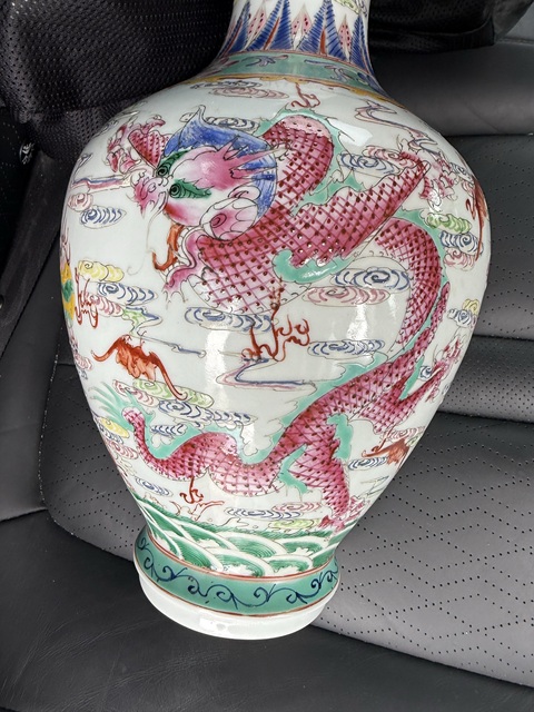 古玩陶瓷創匯粉彩龍紋撇口瓶拍賣，當前價格3888元