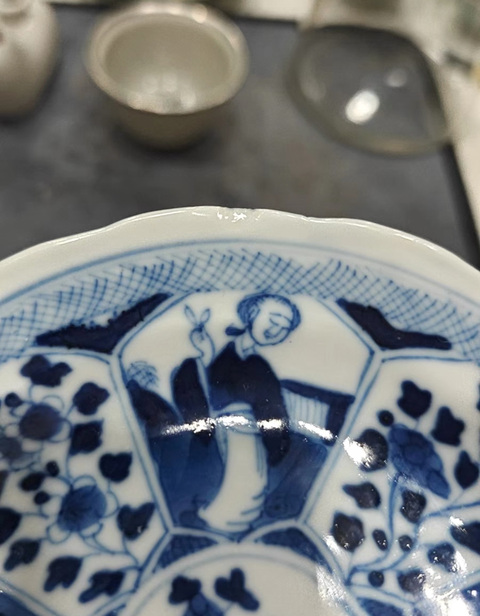 古玩陶瓷晚清青花花口盤真品鑒賞圖