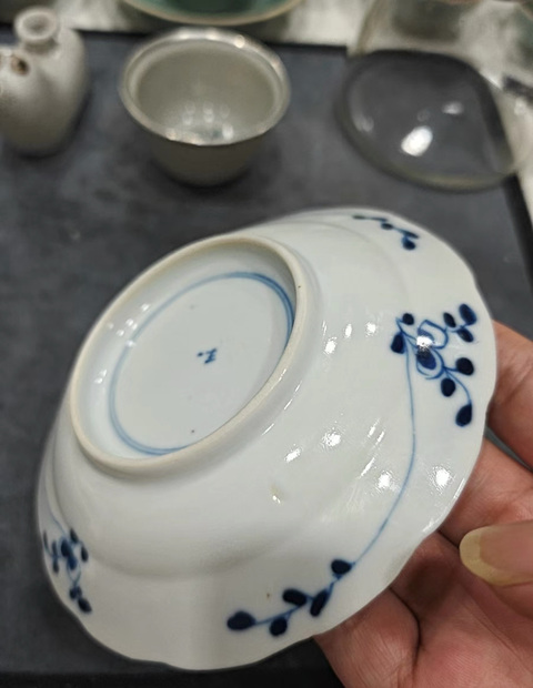 古玩陶瓷晚清青花花口盤真品鑒賞圖