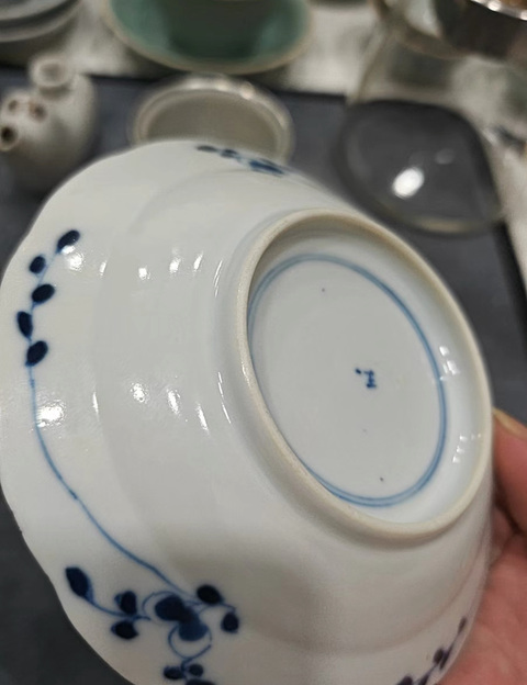 古玩陶瓷晚清青花花口盤真品鑒賞圖