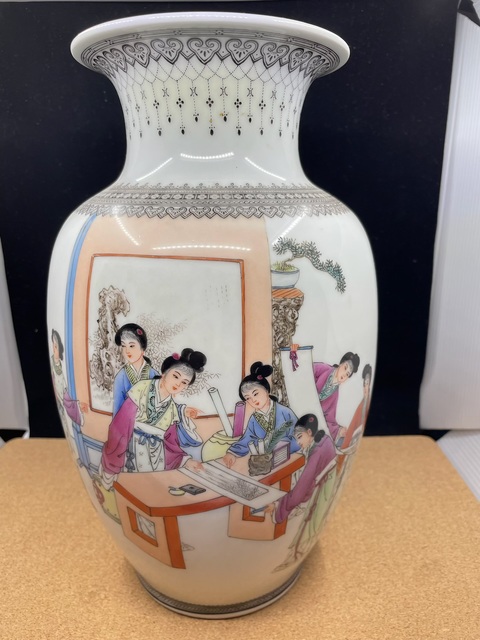 古玩陶瓷仕女紋粉彩瓶真品鑒賞圖