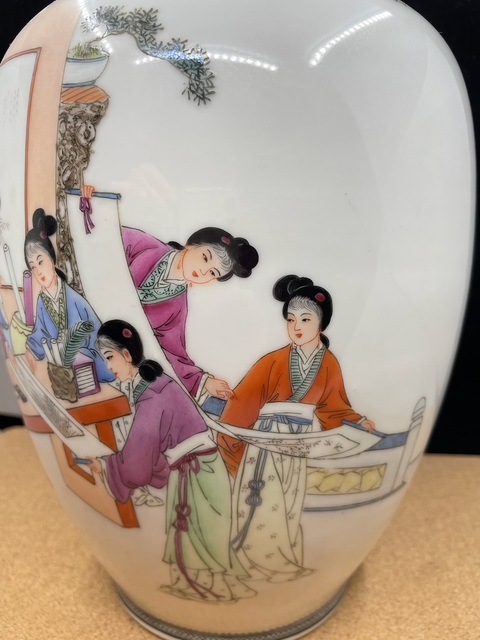 古玩陶瓷仕女紋粉彩瓶真品鑒賞圖