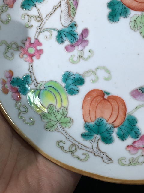 古玩陶瓷粉彩花卉蝴蝶紋臥盤真品鑒賞圖