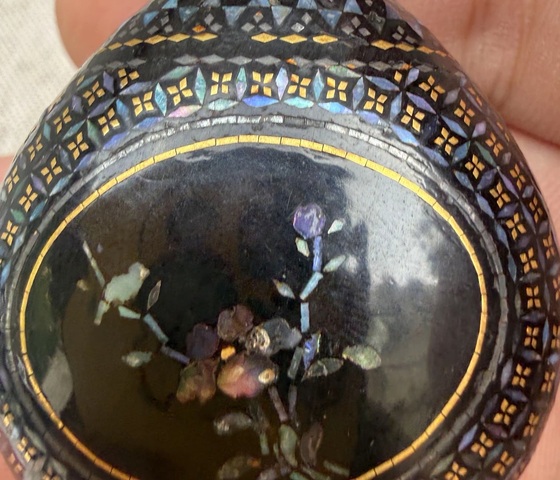 古玩雜項(xiàng)黑漆嵌螺鈿鼻煙壺真品鑒賞圖