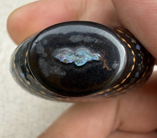 古玩雜項(xiàng)黑漆嵌螺鈿鼻煙壺真品鑒賞圖