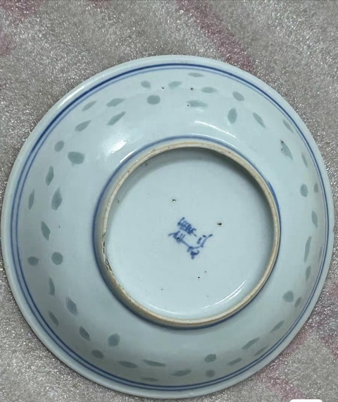 古玩陶瓷正面龍紋玲瓏瓷青花盤真品鑒賞圖