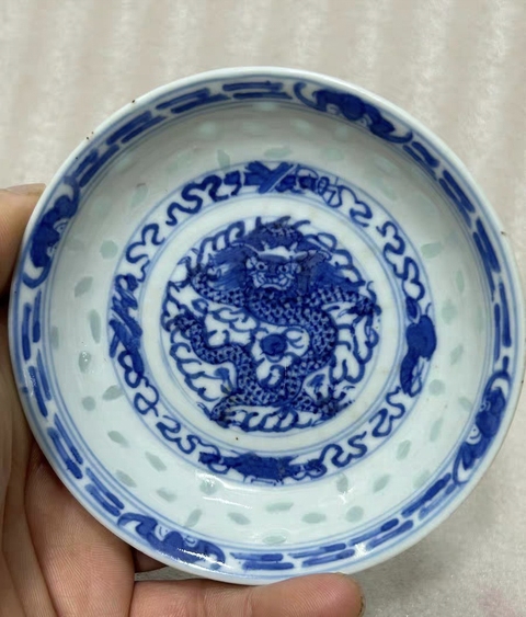 古玩陶瓷正面龍紋玲瓏瓷青花盤真品鑒賞圖