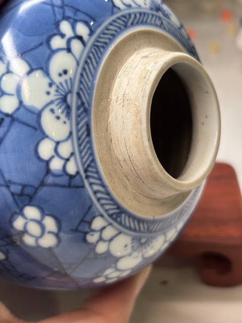 古玩陶瓷青花留白冰梅紋罐真品鑒賞圖