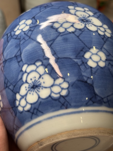 古玩陶瓷青花留白冰梅紋罐真品鑒賞圖
