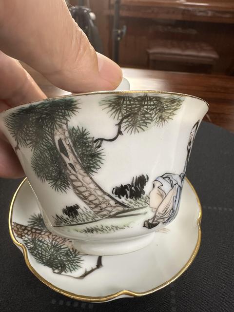 古玩陶瓷油粉彩高士圖蓋碗真品鑒賞圖