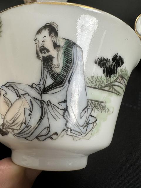 古玩陶瓷油粉彩高士圖蓋碗真品鑒賞圖