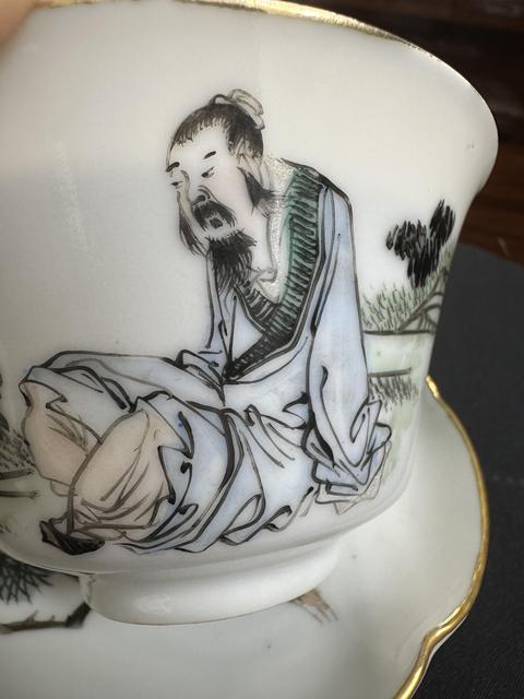 古玩陶瓷油粉彩高士圖蓋碗真品鑒賞圖