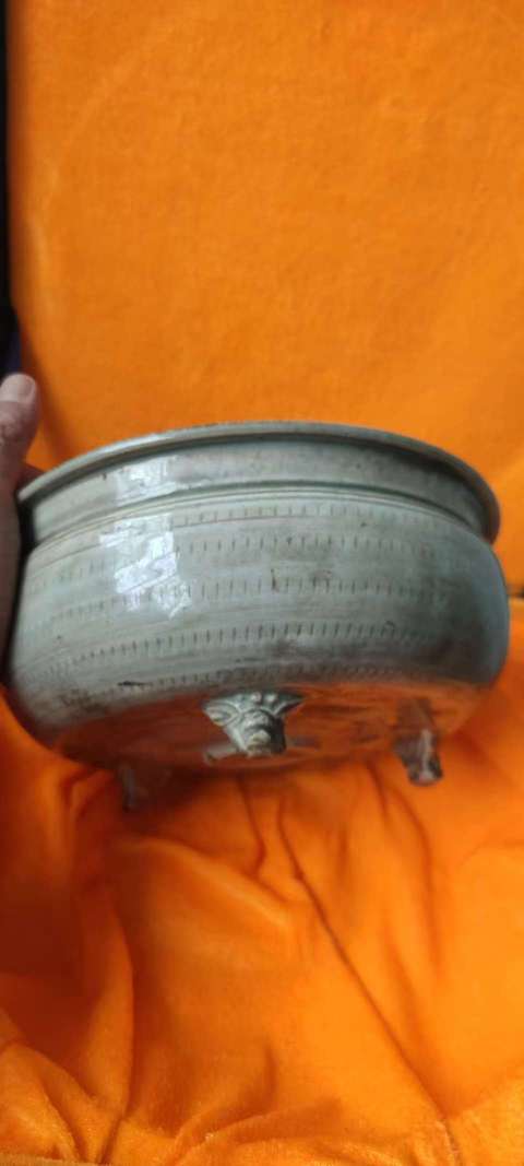 古玩陶瓷龍泉青瓷跳刀紋香爐真品鑒賞圖