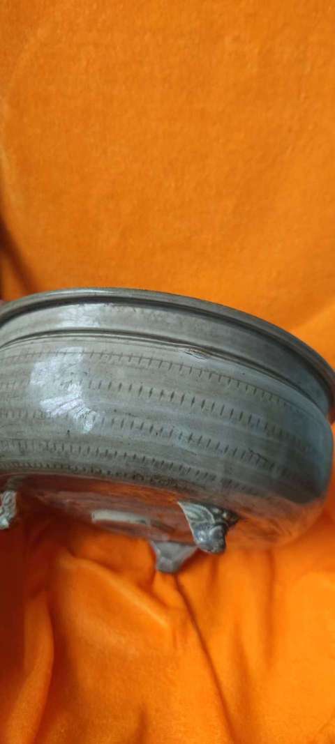 古玩陶瓷龍泉青瓷跳刀紋香爐真品鑒賞圖