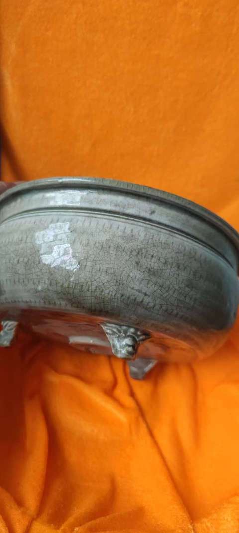 古玩陶瓷龍泉青瓷跳刀紋香爐真品鑒賞圖